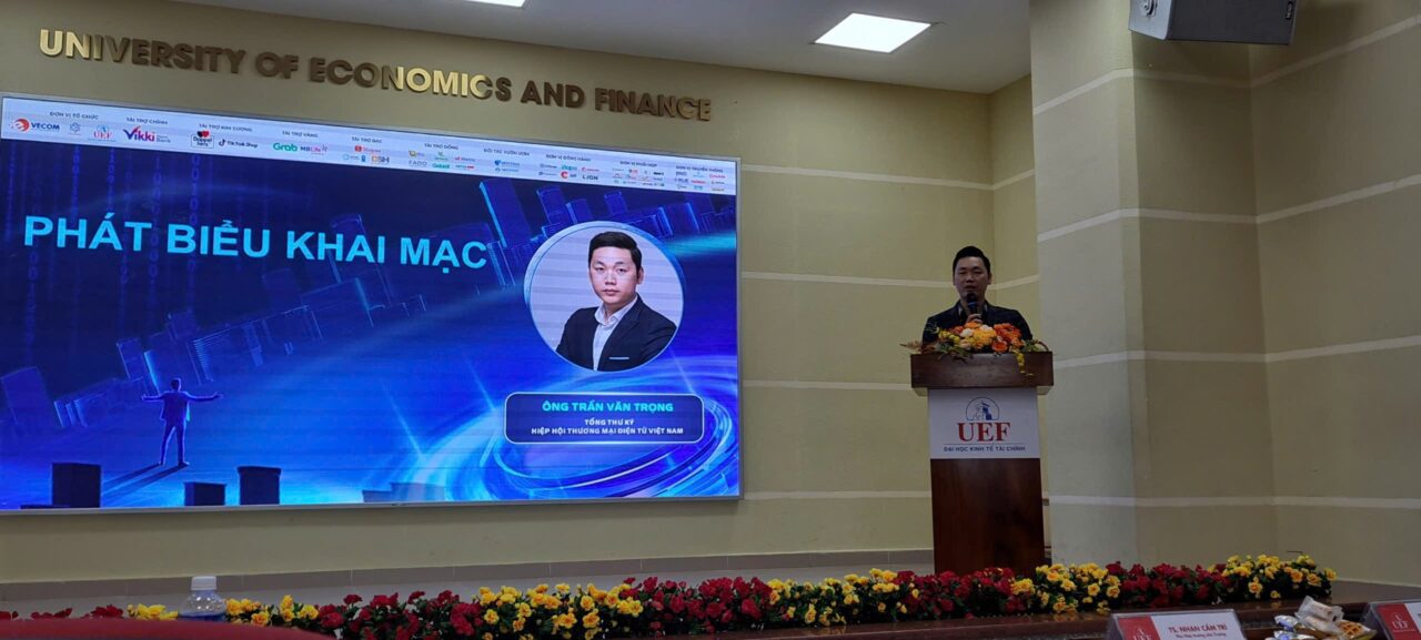 Ông Trần Văn Trọng – Tổng  thư ký Hiệp hội Thương mại Điện tử Việt Nam phát biểu khai mạc.