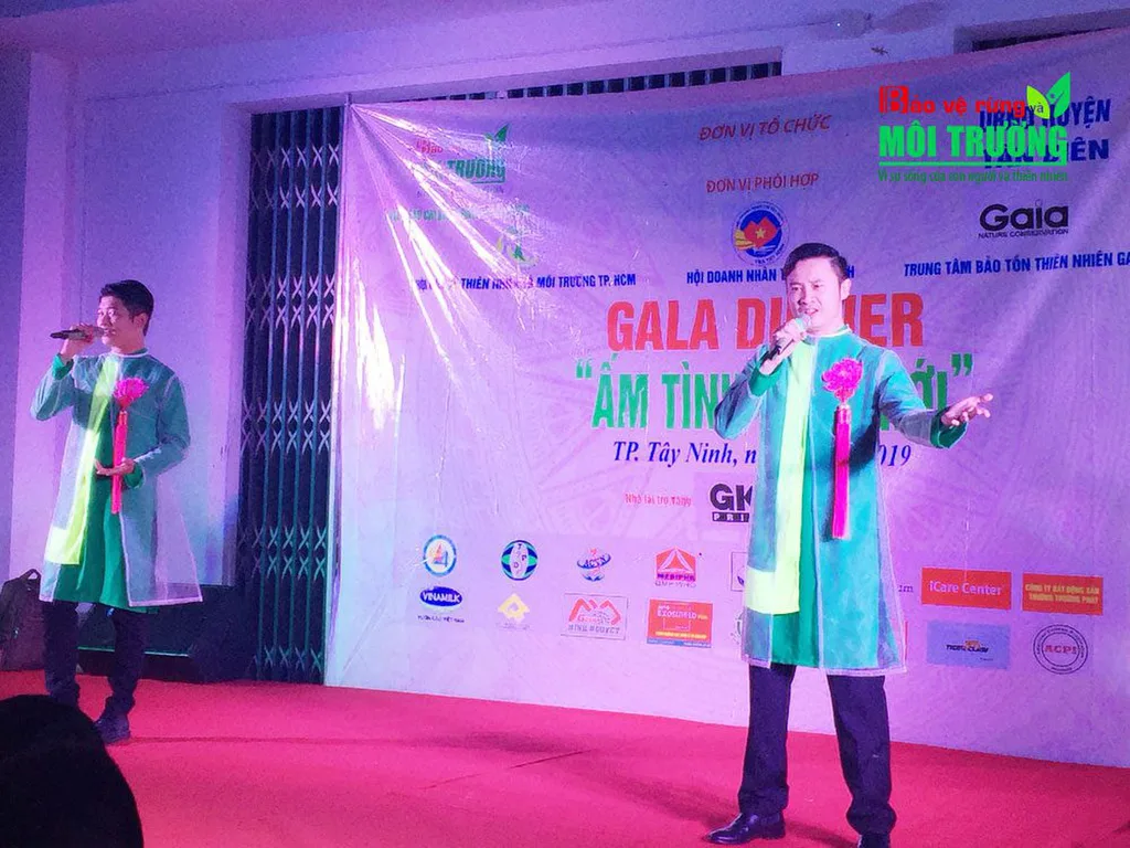 Giao lưu văn nghệ tại đêm gala